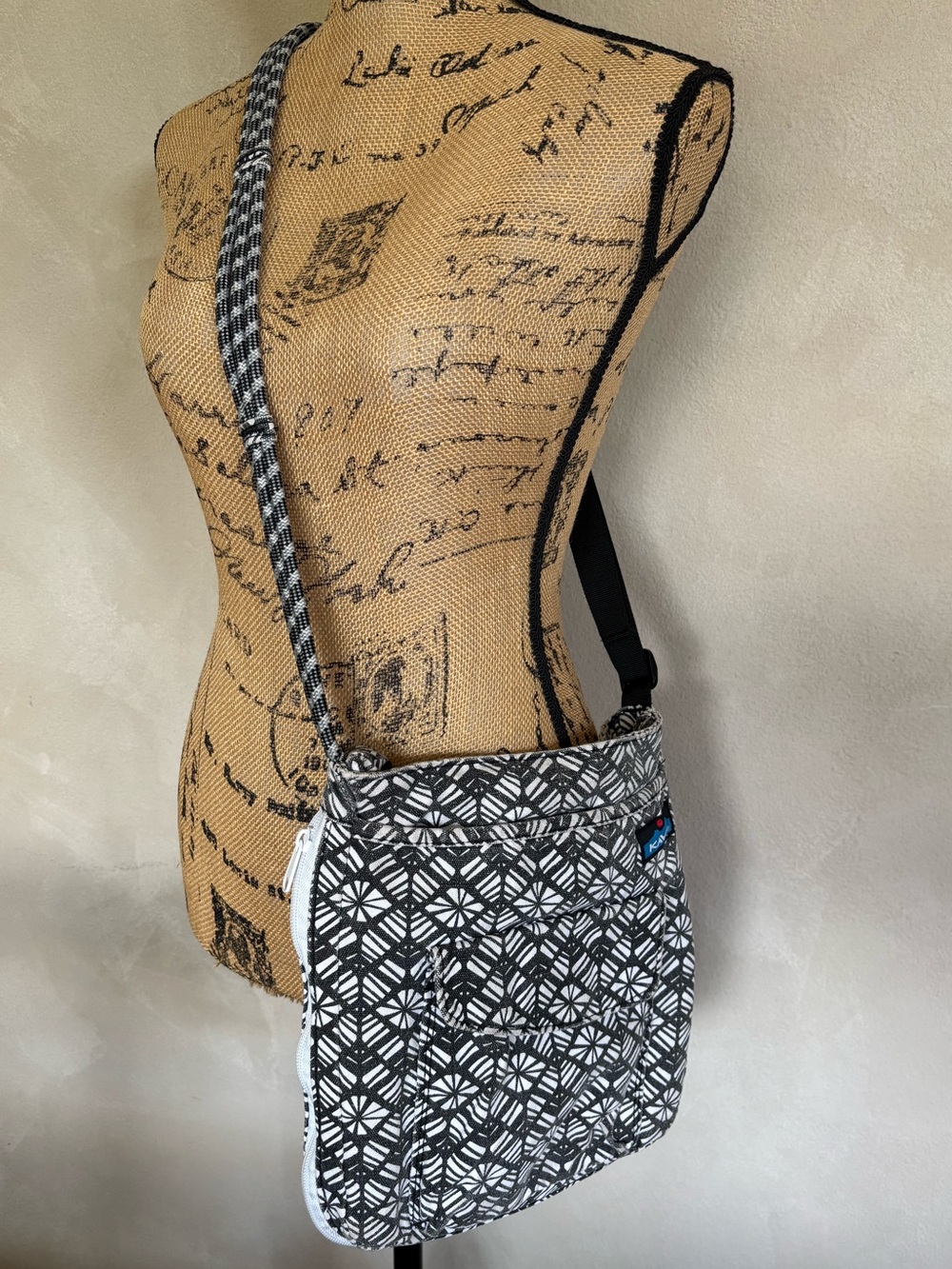 Kavu crossbody bag - Picture 2 of 6